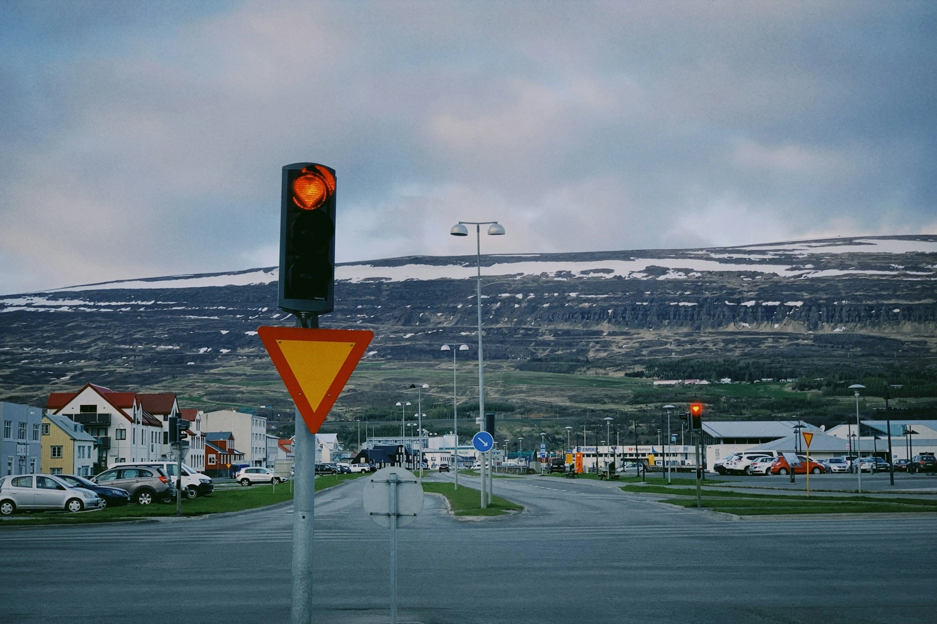 Best Motorhome Routes Across Iceland's Landscapes